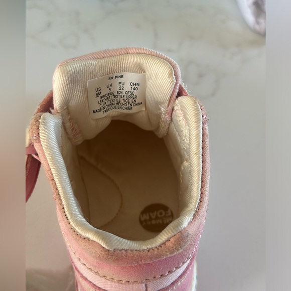 Girls Stride Rite’s size 6 - Picture 9 of 9